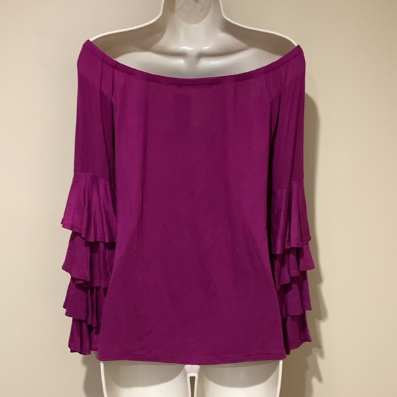 Ariella off/on shoulder top - Picture 3 of 10